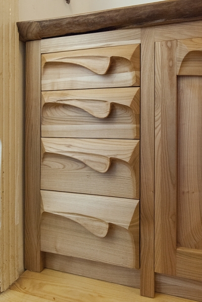 1185-Szuflady-z-rzezbionymi-uchwytami