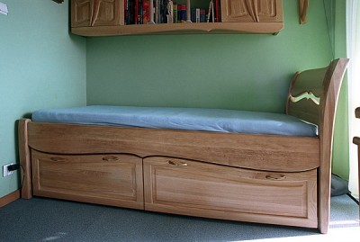 Meble z drewna unikatowe dębowe łóżko z szufladami do sypialni. #3112