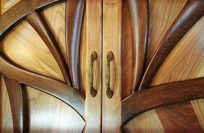 Meble z drewna unikatowe na zamówieni #3123ae dizajnerskie drzwi drewniane do garderoby w sypialni.