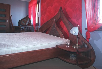 Meble drewniane unikatowe autorskie artystyczne lozko do sypialni. #3154