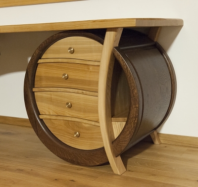 4127_Detal-drewnianego-biurka