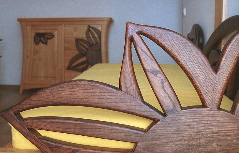 meble drewniane łóżko artystyczne